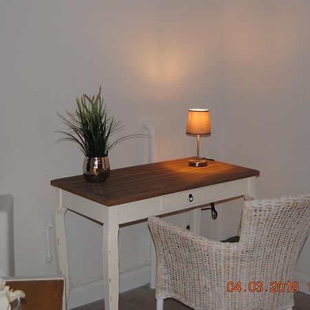 Schoene Ferienwohnung Zentral Gelegen Kiel Buitenkant foto